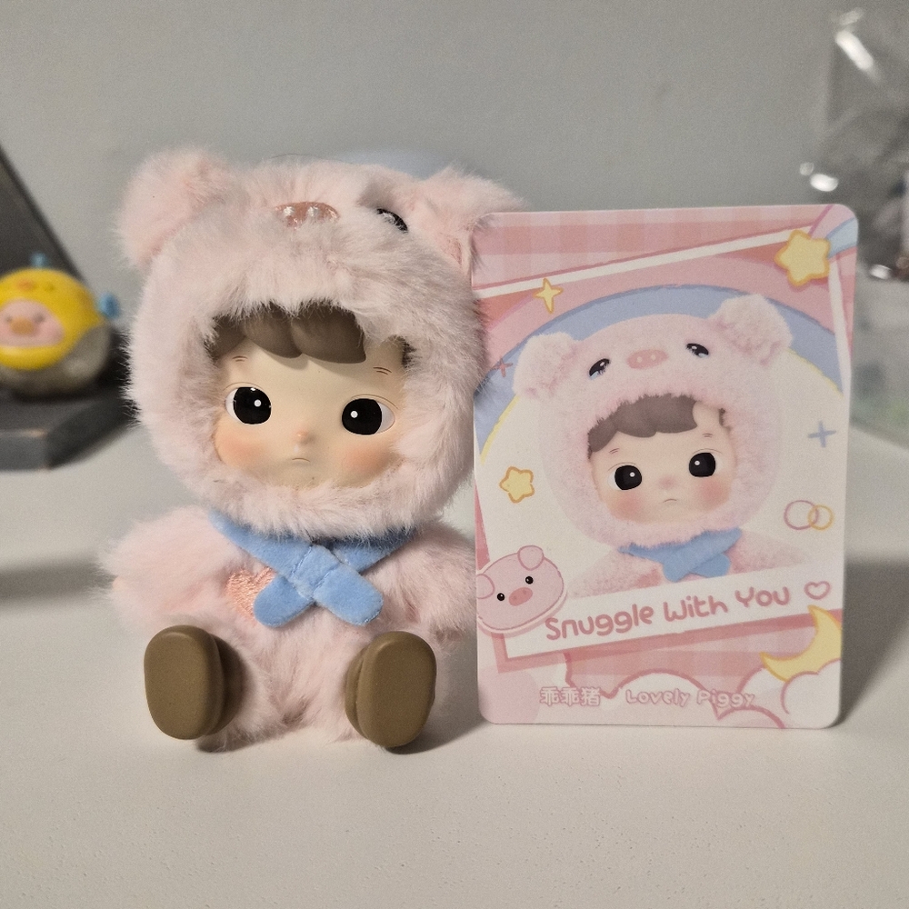 Pop Mart Hacipupu Snuggle With You - Lovely Piggy